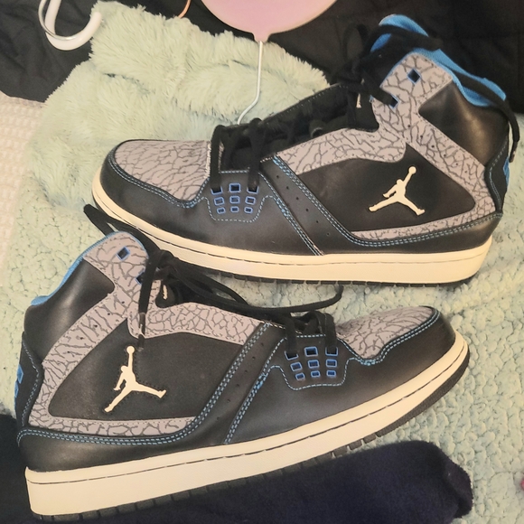 Jordan Men's Black and Blue Sneakers - Picture 10 of 10